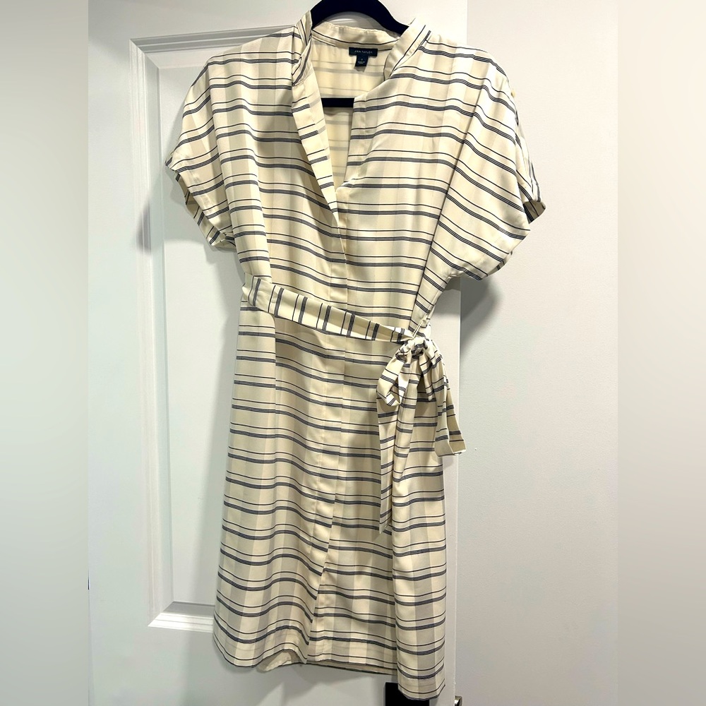 Ann Taylor Small Short Sleeve silk dress